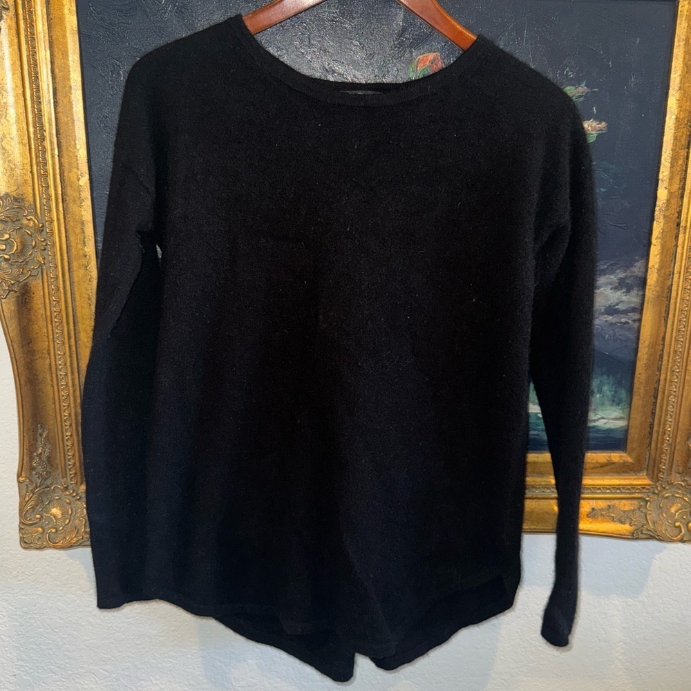 Saks Fifth Avenue 100% Cashmere Black Split Back Sweater Size Medium